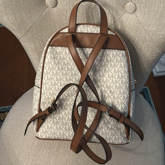 Michael Kors Medium Abbey Aspen Patchwork Travel Backpack - Picture 5 of 12